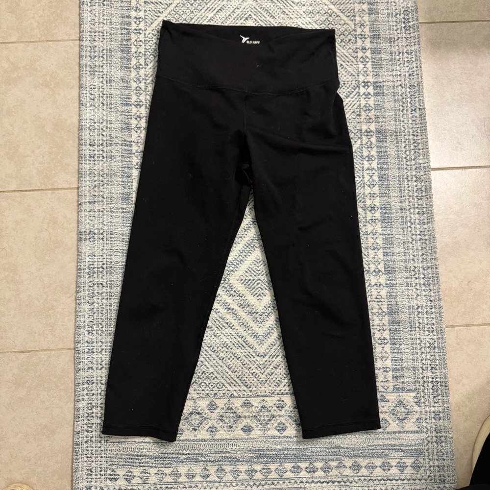 Women’s Medium Old Navy Black Athletic Capris